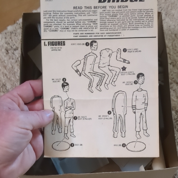 Star Trek Command Bridge Model Kit - Picture 2 of 3
